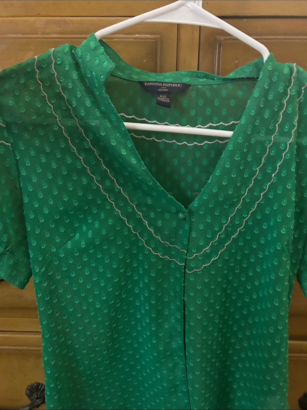Banana Republic Emerald Green Dot V-Neck Short Sleeve Blouse